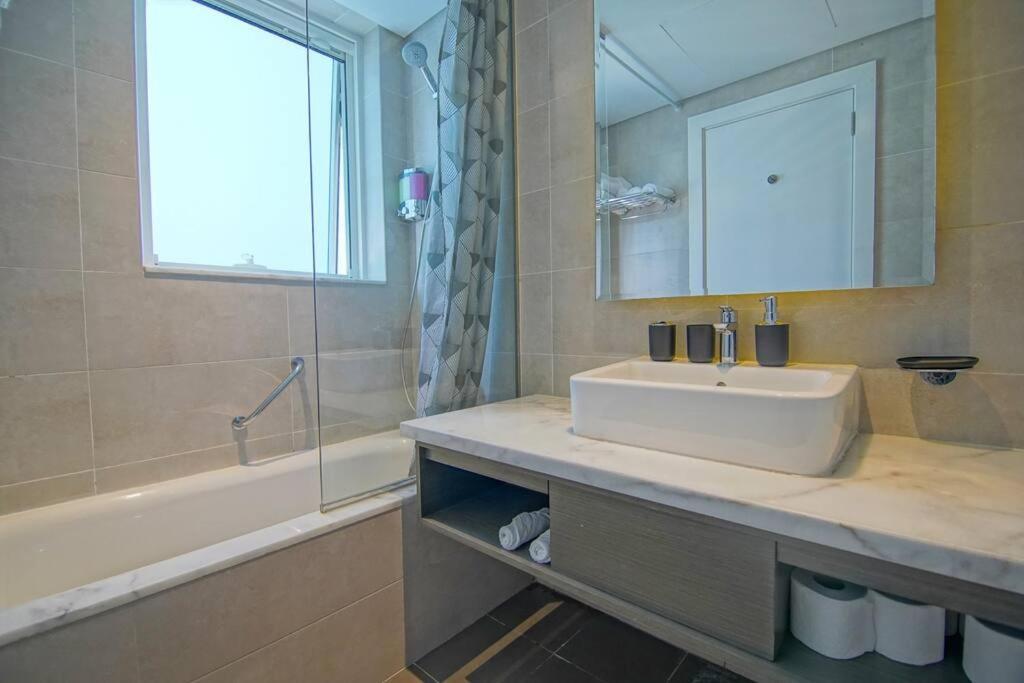 Luxury Hotel Apartment With A Canal View ดูไบ ภายนอก รูปภาพ